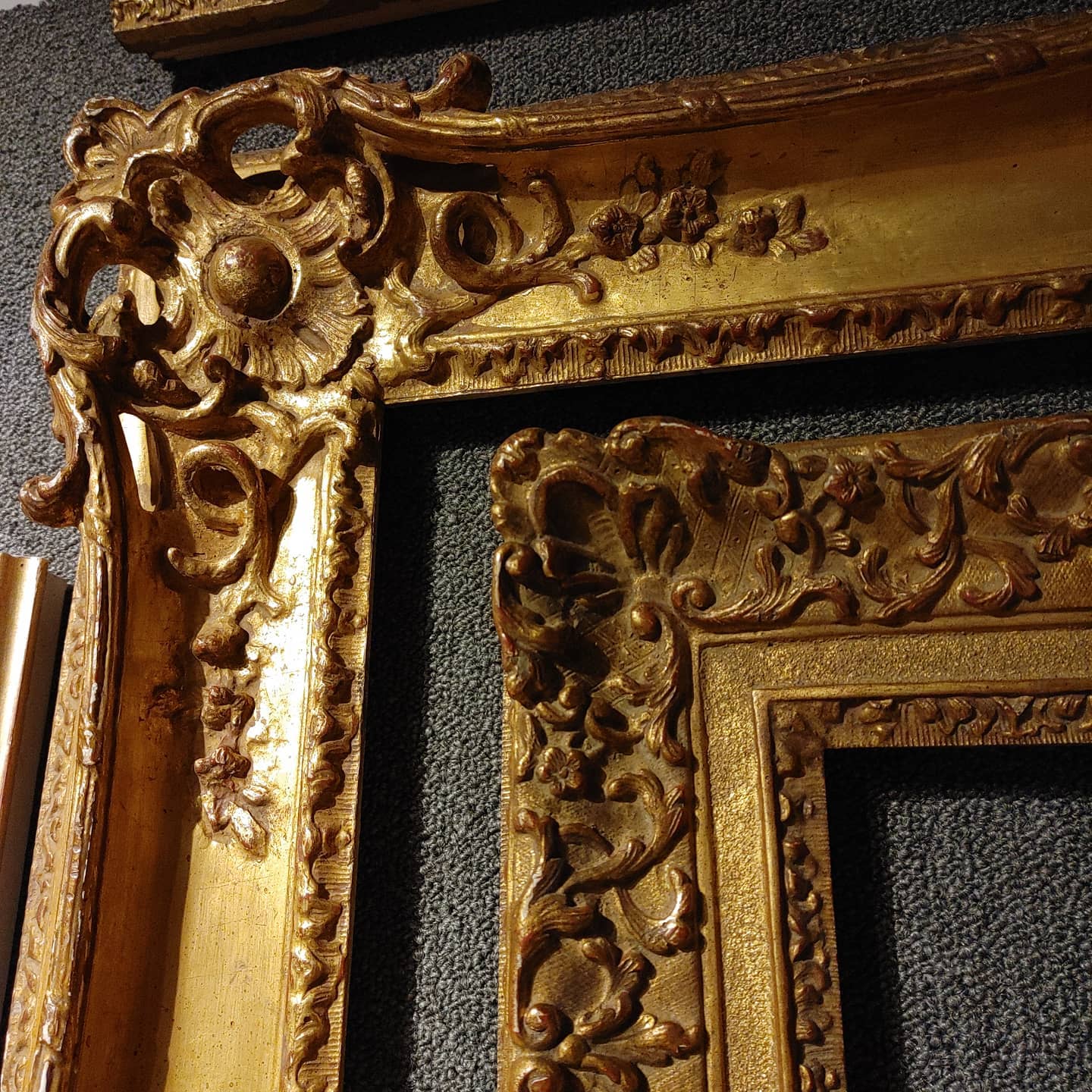 Gilded and specialty frame mouldings