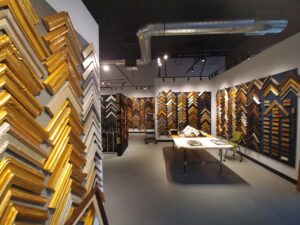 Modern profiles right, and Toas carves left.