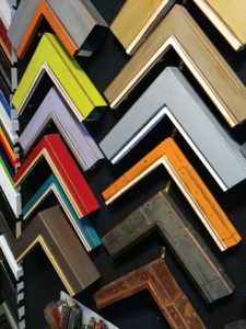 Atomic metal picture frames